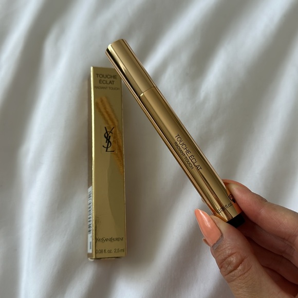 YSL Touche Éclat Awakening Concealer Click Pen- 2 Luminous Ivory - Picture 8 of 12
